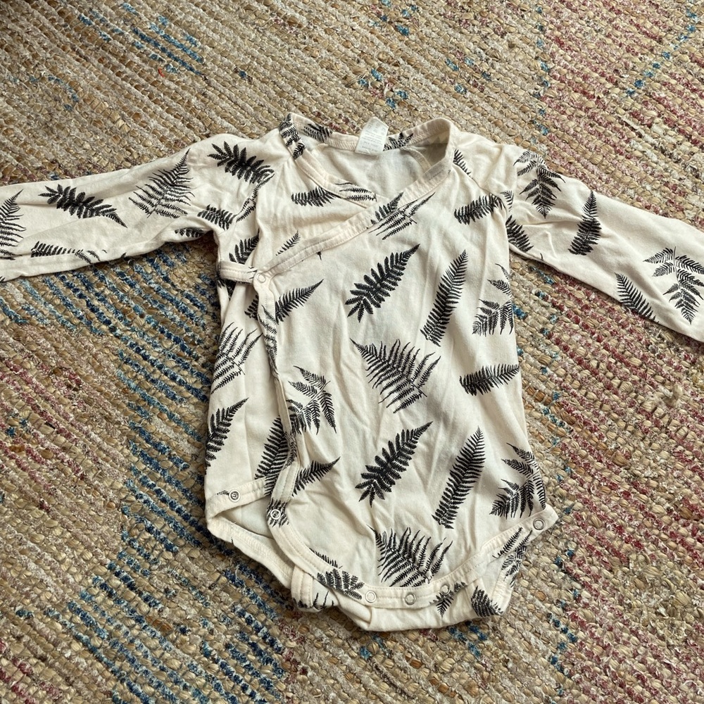 Kate Quinn Leaf Baby Onesie Long sleeve 18-24 months